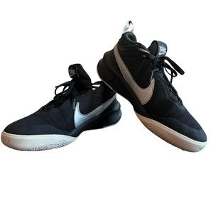 Nike Team Hustle D Big Kid 4.5 Blk/Slv